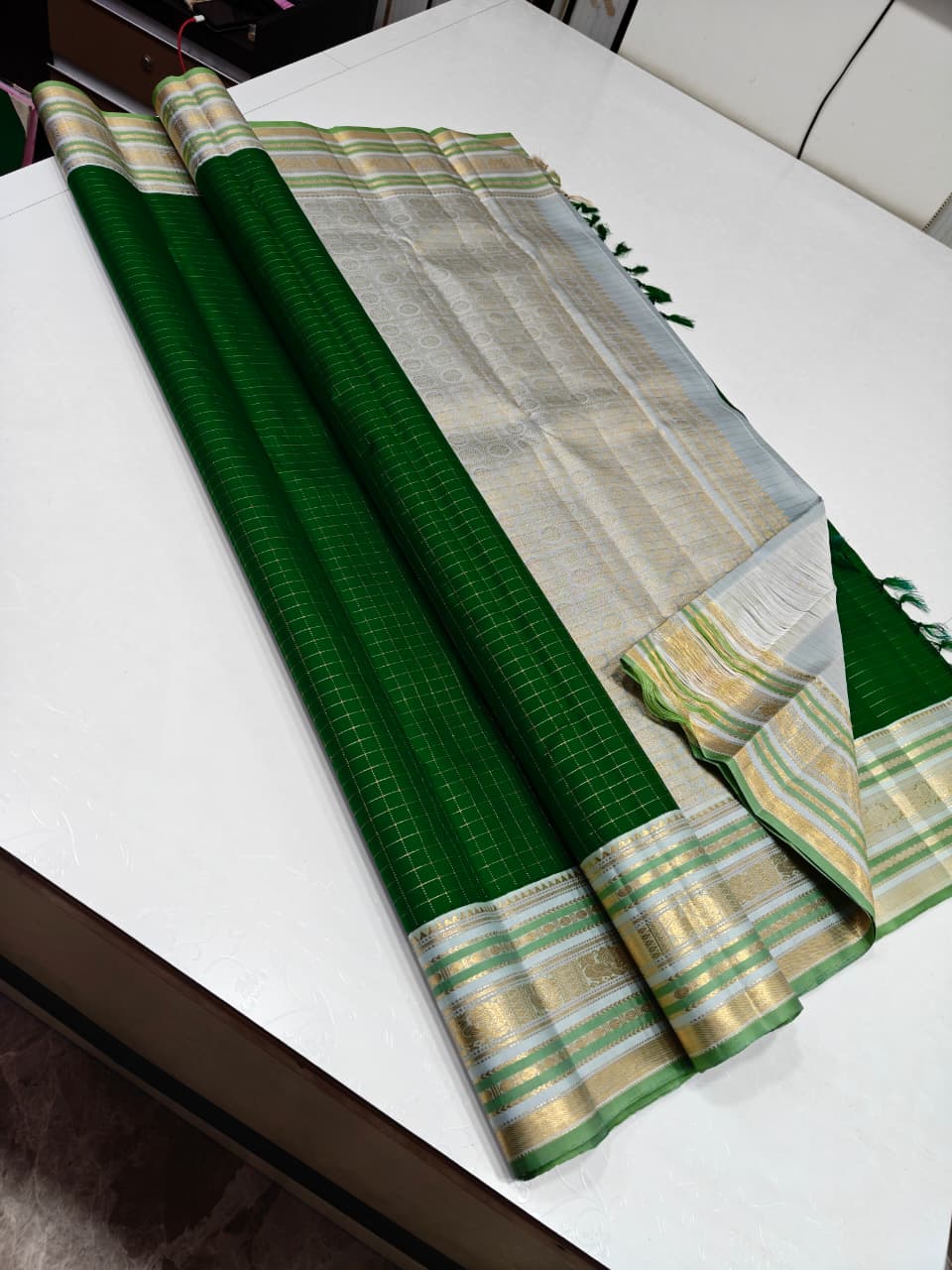 Elegant Contrast Border Kanchipuram Silk Saree